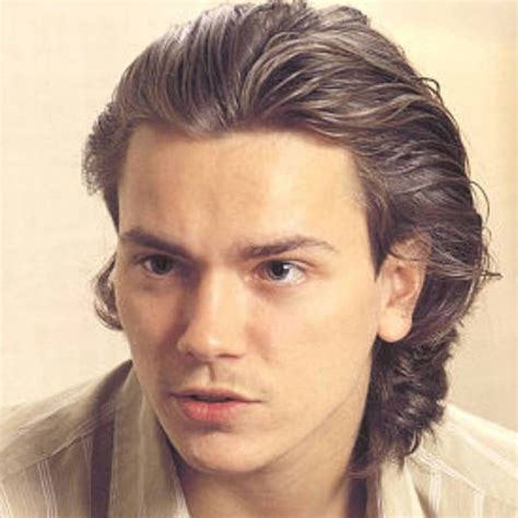 20 Nostalgic Portraits Of River Phoenix With Long Hair ~ Vintage Everyday