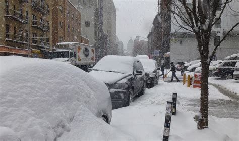 First decent snowfall of winter '08. DriveByCuriosity: New York City: Snow Storm Over Manhattan