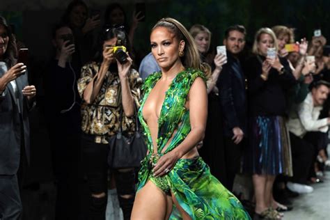 Jennifer Lopez Closes Versace Show Stuns In Update Of Iconic Grammys Dress