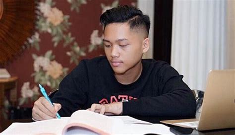 Menghadirkan berita terbaik, trending topik dan viral terbaru dari berbagai media online terpilih. Azriel Hermansyah Makin Gaya Setelah Bebas dari Kacamata ...