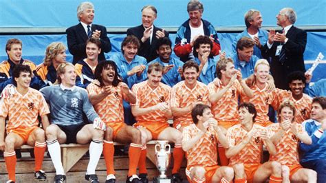 Niet gevonden wat u zoekt? EK 1988: Oranje bevrijdt Nederland met eerste titel - EK voetbal 2016 - Frankrijk | NOS