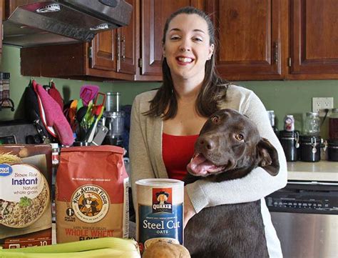 How to make organic and natural dog food for your best friend. 25 Vet Approved Homemade Dog Food Recipes (FREE eBook)