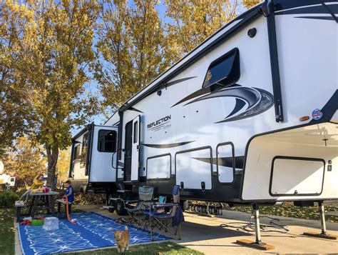Rv Living Your Guide To Full Time Life On The Road Dakota Lithium