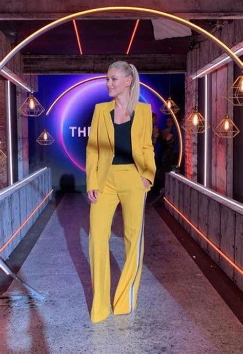 emma willis debuts super long hair on the circle and we re loving it hello