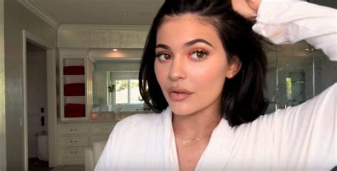 Kylie Jenners 39 Step Everyday Makeup Routine Is Insane