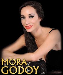 Portal web de revista caras. Biografía de Mora Godoy por Silvina Damiani - Todotango.com