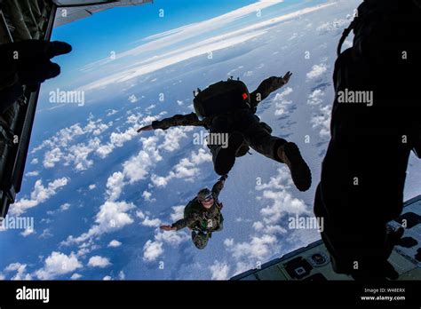 Us Marines With Detachment 4th Force Reconnaissance Company Jump Down
