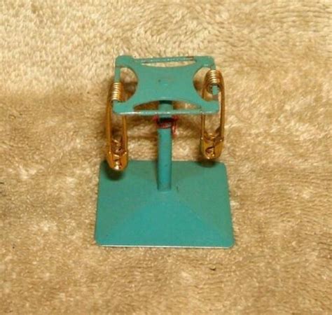 Circa 1920s Scovill Mfg Co Oakville Pin Sewing Safety Pin Stand Ebay