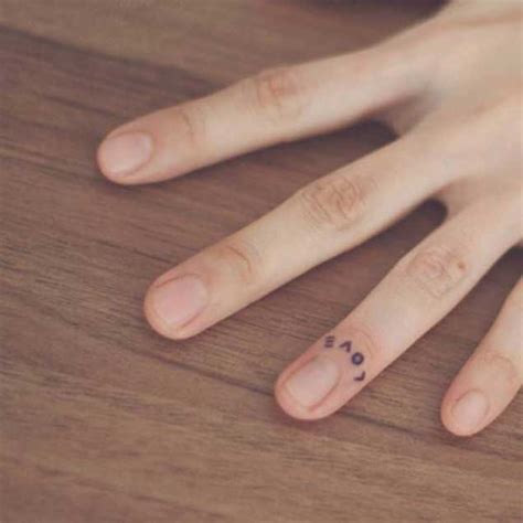 30 Elegant Finger Tattoos For Women Tattooblend