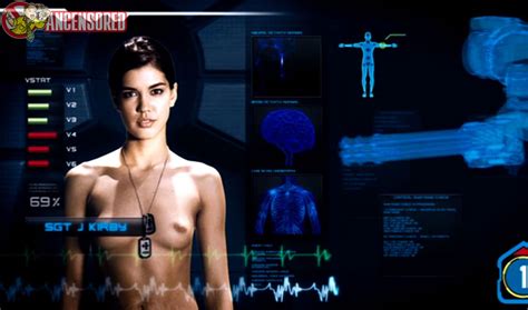 Nicole Salandra Desnuda En Starship Troopers 3 Armas Del Futuro