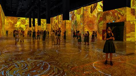 Immersive Van Gogh Experience Hits Chicagos Old Town In 2021 Nbc Chicago