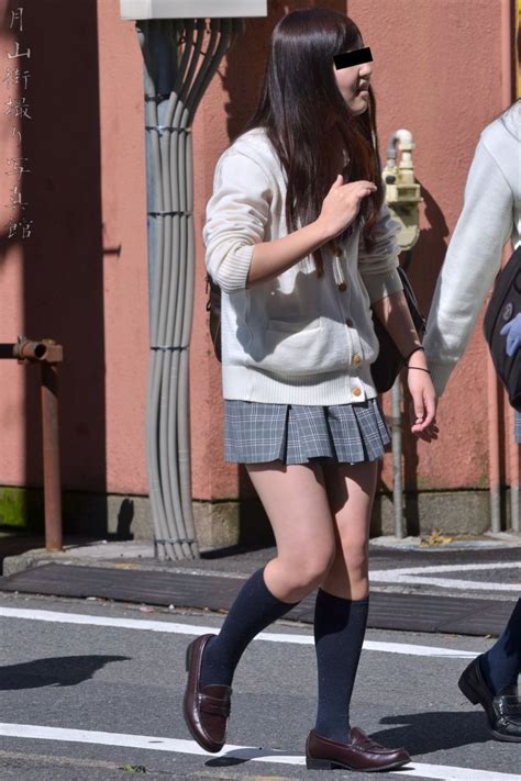 【画像】暖かくなってきてセーターで登下校するjkちゃんの街撮り写真 Jkちゃんねる女子高生画像サイト