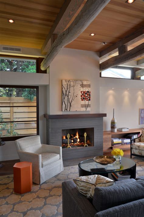 Gorgeous fabrics with rich vibrant colors and textures are the staples of the asian style of decorating. 35 Living Room With Exposed Wood Beams To Try This Year ...
