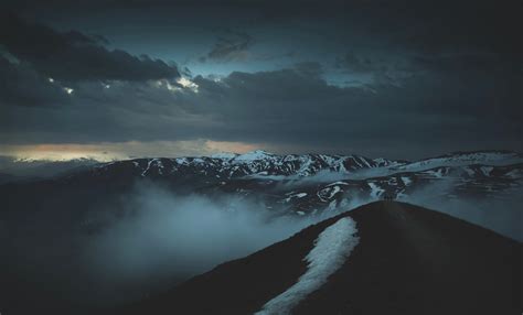 Download Night Cloud Fog Nature Mountain 4k Ultra Hd Wallpaper