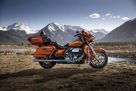Adventure starts with a single step. 2020 Harley-Davidson Ultra Limited Guide • Total Motorcycle