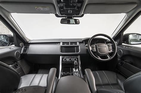 Meticulously designed, the contemporary interior comes with front seats offering increased support. Range Rover Sport | Bespokes