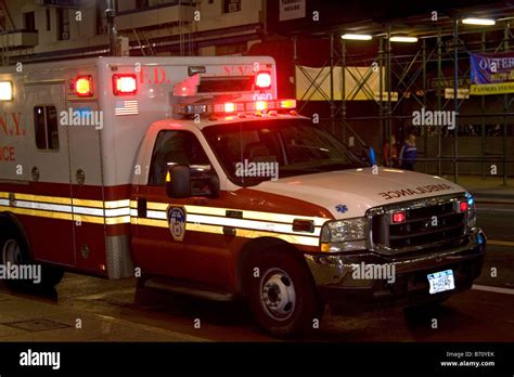 Ambulance Lights At Night Hi Res Stock Photography And Images Alamy