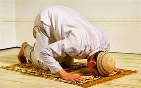 Walaupun begitu menurut hadits hr bukhari dan muslim, rasulullah saw tidak pernah mengerjakan sholat tahajud lebih dari 11 atau 13 rakaat ( jumlah rakaat dengan witir ). Tata Cara Sholat Tahajud 2 Rakaat Dan Witir - Menata Rapi