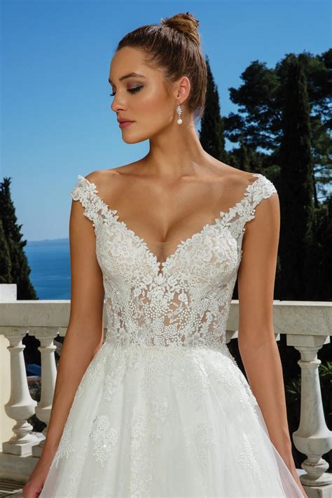 Wir bieten ihnen die neuesten günstige hochzeitskleider für damen in deutschland. Brautkleid im Prinzessschnitt mit transparentem ...