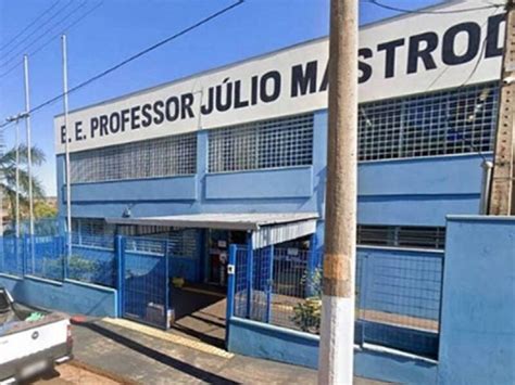 Homem invade escola fere professoras e é preso em São Paulo Folha PE
