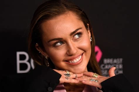 Miley Cyrus Strips Fully Nude In The Desert As She Declares Im Queer