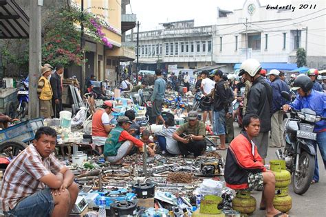 Dalam posting kali ini, akan saya jelaskan segala sesuatu terkait dengan ebay dan cara transaksinya. PASAR LOAK DAN BARANG BEKAS DI BANDUNG