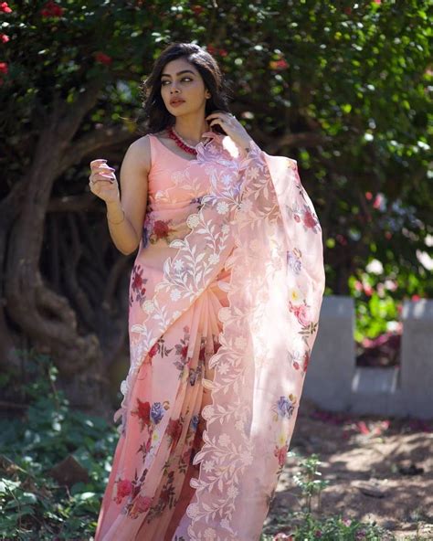 Saree Code VC SHaded pink . Banarasi sari in shaded pinks comes with an unstitched plain purple ...