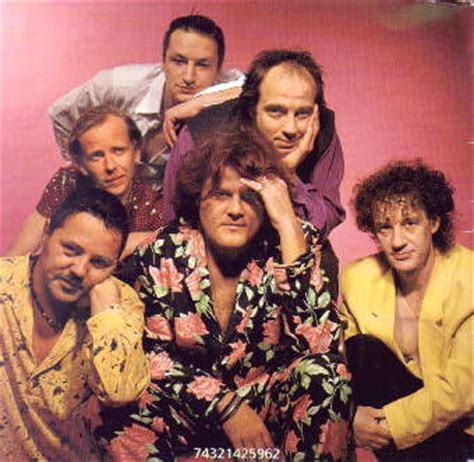 Der bandname stammt von einer aufschrift auf abfalleimern. Patent Ochsner -Index-
