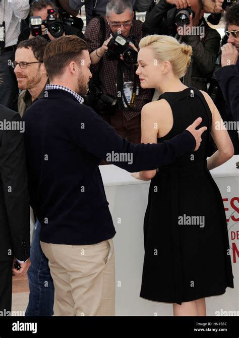 Justin Timberlake And Carey Mulligan Pose At The Photocall For The Film Inside Llewyn Davis At