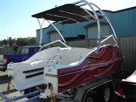 Motorisiertes boot, das fahrspaß für bis zu vier personen bietet. Seadoo Jet Ski Boat For Sale | Jetski-Boats