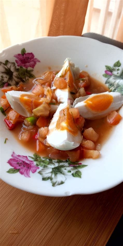 Step 4 telur dikacau dalam kuali untuk dijadikan telur hancur (scramble egg). Resepi Kerabu Telur Masin ( Lain Macam) | Resepi.My