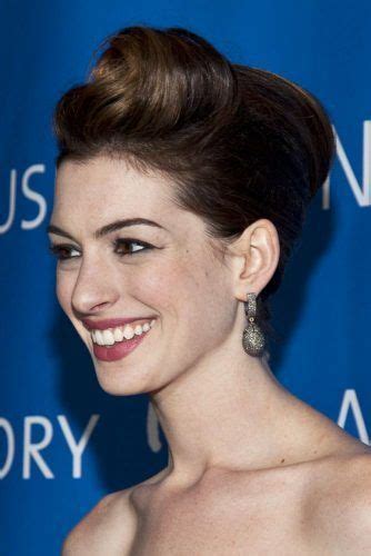 10 Reasons To Steal Short Hair Ideas From Anne Hathaway Hairstyles