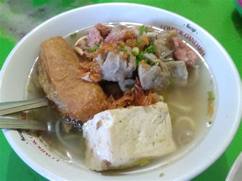 Terkenal dengan bakso rudal besarnya yang kaya akan daging membuat kedai yang berlokasi di jalan pandu raya, bogor, ini tidak pernah sepi pengunjung. Bakso Tetel Sapi Pak No, Gubeng, Surabaya - Lengkap: Menu terbaru, jam buka & no telepon, alamat ...