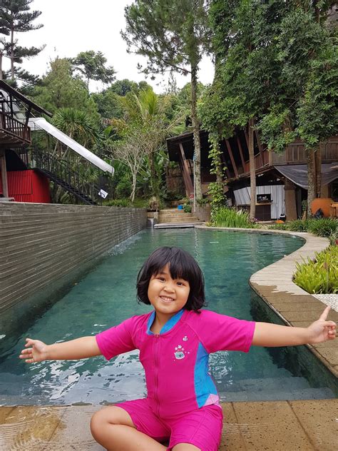 Ya udah deh, coba cari waterboom yang dekat wilayah rancaekek, jatinangor, dan cileunyi.ketemulah sukamanah waterboom di google maps. SOSIS KERATON DAGO BANDUNG RESTO & VILLA DENGAN KOLAM ...