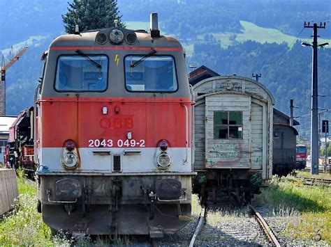 Die 1973 gebaute Diesellokomotive 2043 049-2 der ÖBB war Ende August 2019 im Außenbereich des ...
