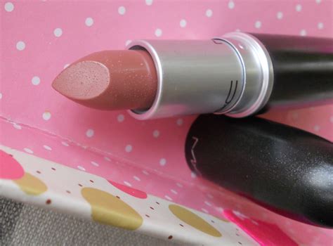 Mac Lipstick Hug Me Review Swatches And Lotd Makeupholic World