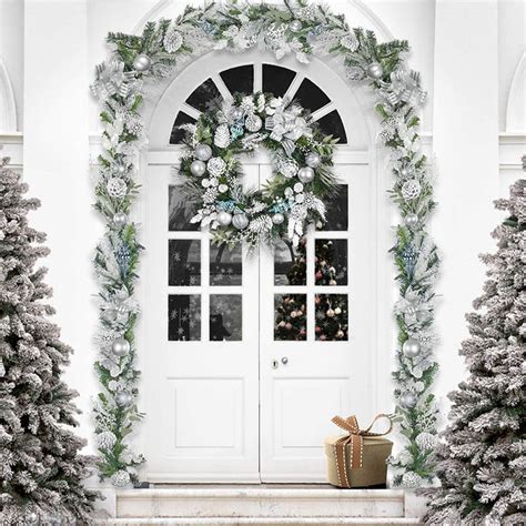 21 Christmas Front Door Decoration Ideas Design Swan