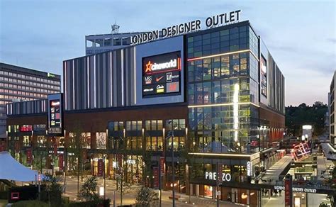 When your site is under construction, you need contractors to work. Converse to open first retail store at London Designer Outlet