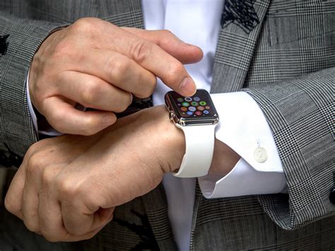 A Flaw In The Apple Watch Leaves It Absurdly Vulnerable To Thieves Business Insider