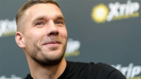 Lukas podolski (@poldi_official) on tiktok | 2.3m likes. Lukas Podolski: Seltenes Foto mit Tochter Maya ...