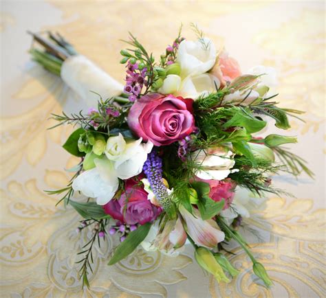 Celtic wedding bands were considered to e traditional fads and are becoming prominent today. Irish wedding experts give great planning tips