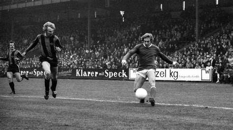 Werder bremen fin de carrière depuis: Werder Bremen - Schalke-Altmeister Erwin Kremers im Klemm ...