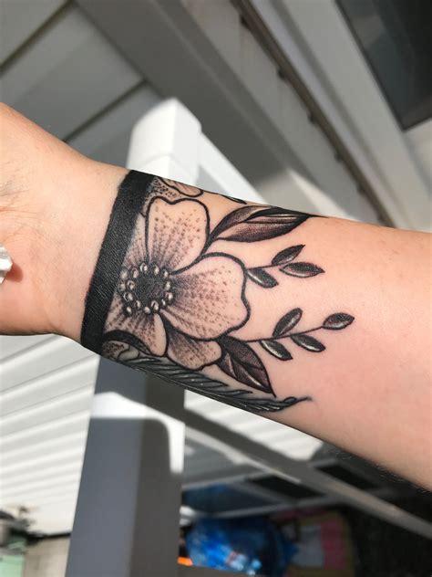Aggregate more than 71 floral band tattoo super hot - in.eteachers