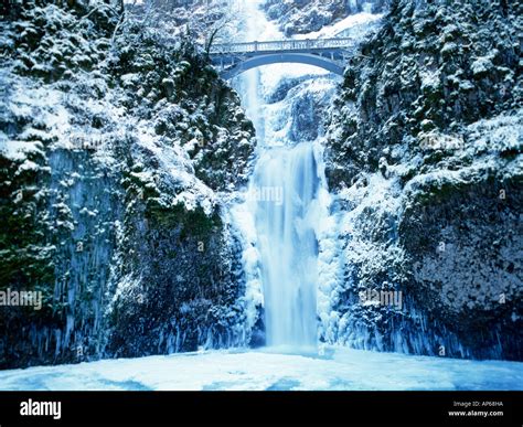 Multnomah Falls Oregon Frozen In Hi Res Stock Photography And Images