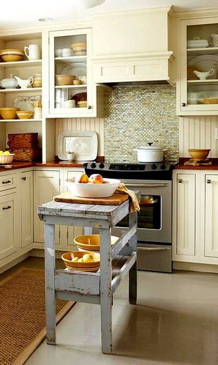 Por cierto, no te olvidés de sumar bancos o taburetes, así el espacio cobra mayor funcionalidad. Deco Ideas para colocar una isla en cocinas pequeñas ...