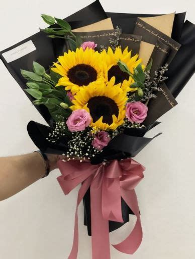 Maybe you would like to learn more about one of these? pinterest || кαℓєyнσggℓє | Arreglos con girasoles, Ramos ...