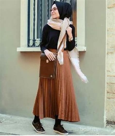 Maybe you would like to learn more about one of these? Inilah Model Atasan yang Paling Cocok untuk Dipadukan ...