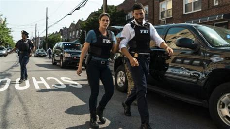 Fbi guarda attraverso il punto di vista dell'agente speciale maggie bell, scopriamo i. FBI: Season Two; CBS Renews Dick Wolf Series for 2019-20 ...