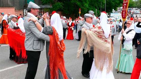 Los Madrileños Celebran El Día De San Isidro Desde El Confinamiento