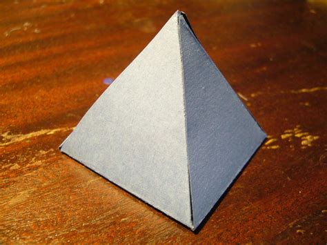 Como Fazer Uma Pirâmide De Papel 8 Passos